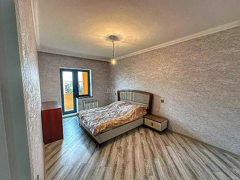 Satılır 5 otaqlı mənzil 120 m²