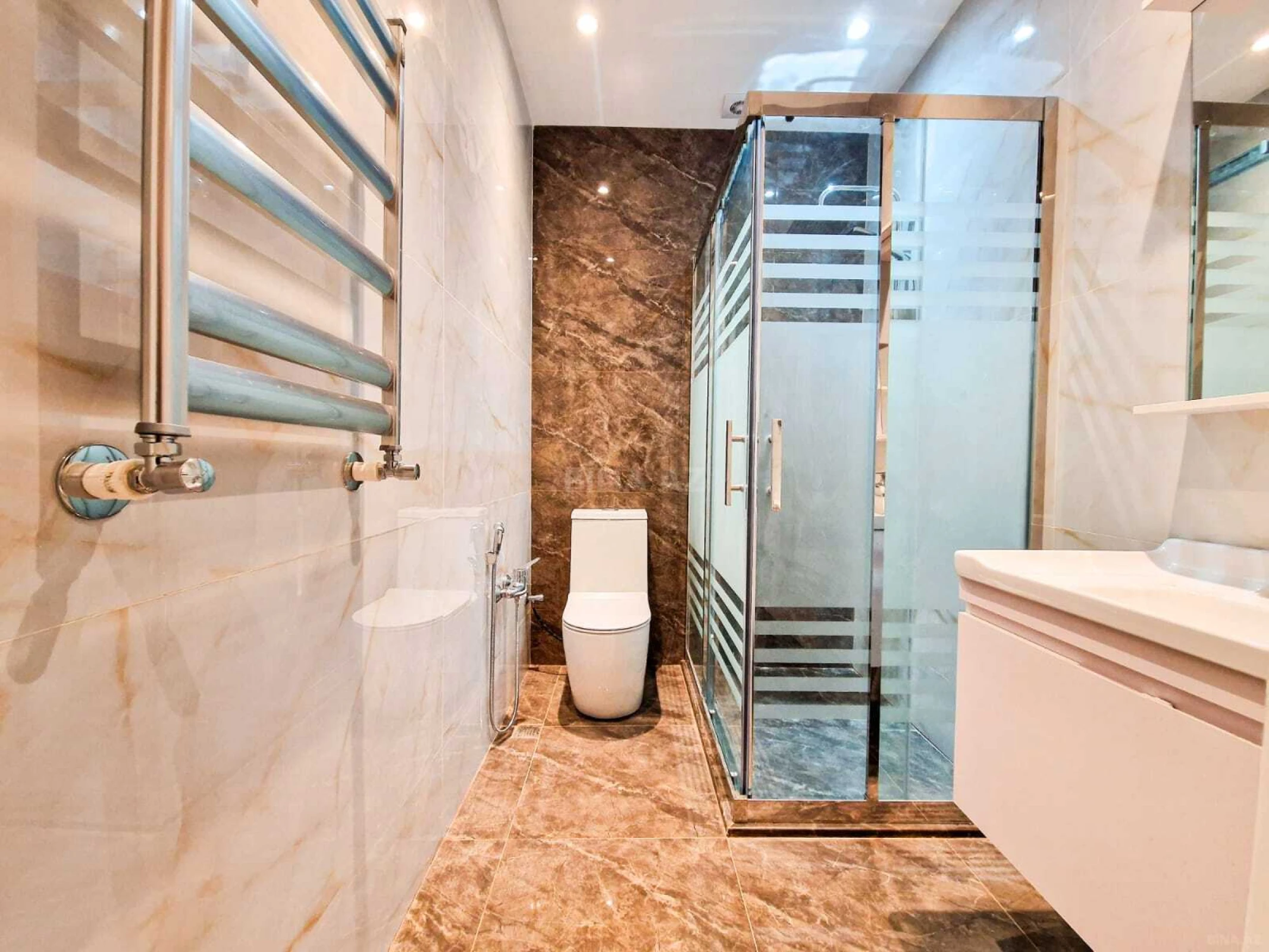 Satılır 2 otaqlı mənzil 63 m²