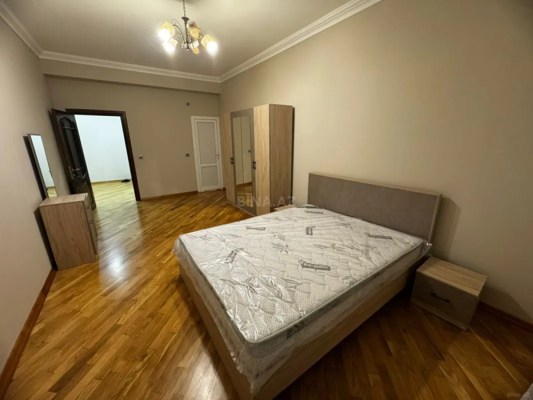 Kirayə verilir 3 otaqlı mənzil 130 m²