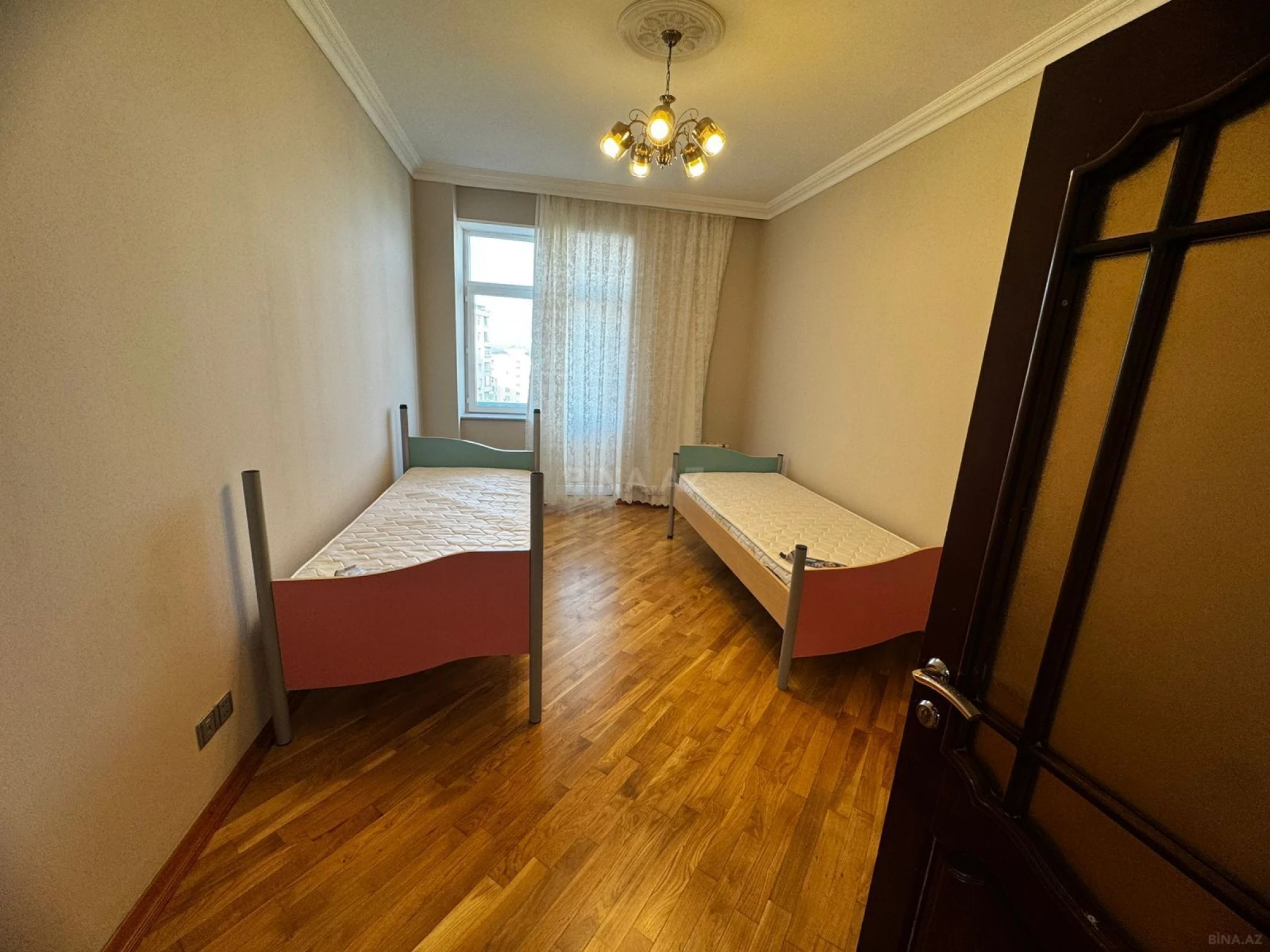 Kirayə verilir 3 otaqlı mənzil 130 m²