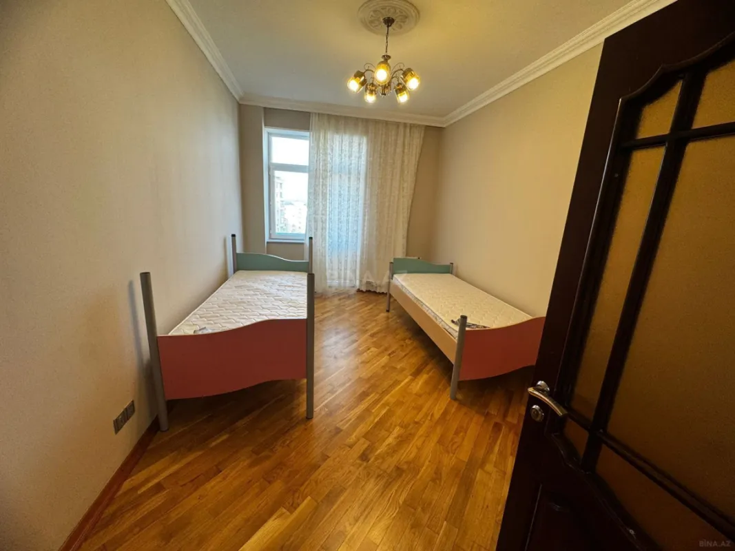 Kirayə verilir 3 otaqlı mənzil 130 m²