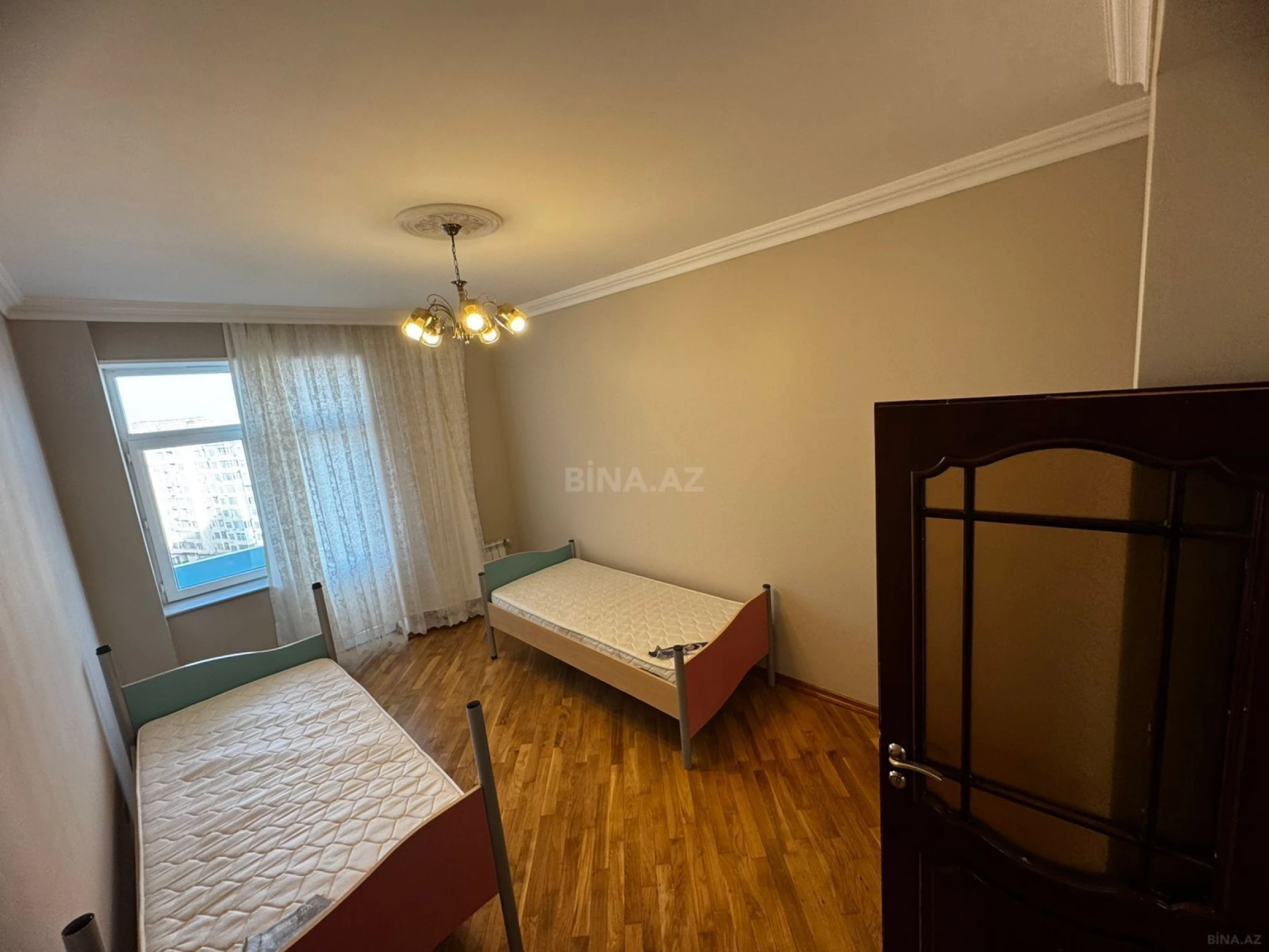Kirayə verilir 3 otaqlı mənzil 130 m²