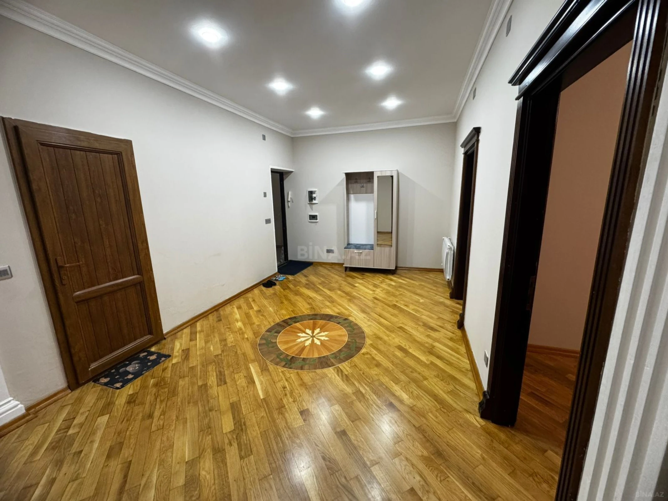 Kirayə verilir 3 otaqlı mənzil 130 m²