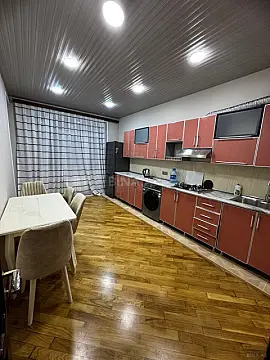 Kirayə verilir 3 otaqlı mənzil 130 m²