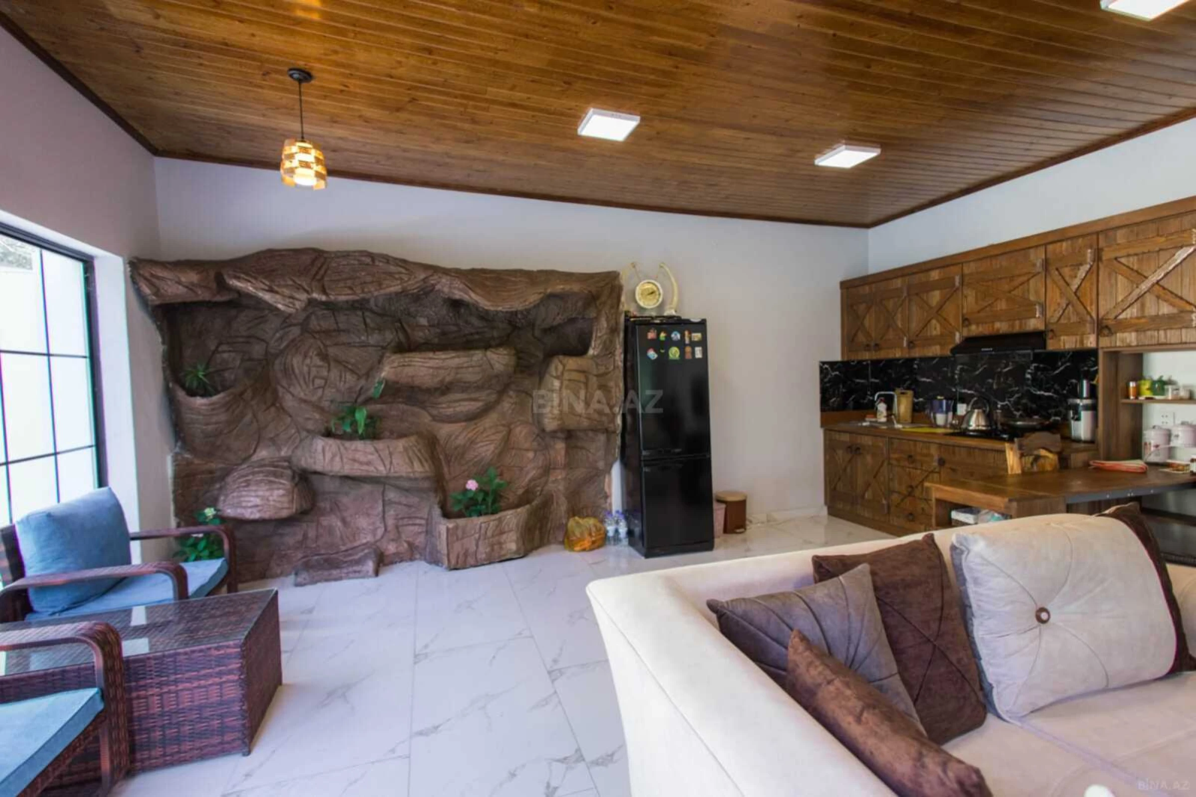 Satılır 7 otaqlı həyət evi 355 m²