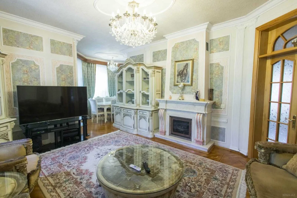 Satılır 7 otaqlı həyət evi 355 m²