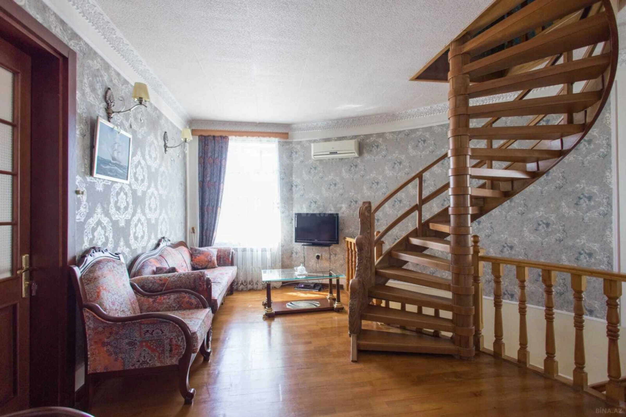 Satılır 7 otaqlı həyət evi 355 m²