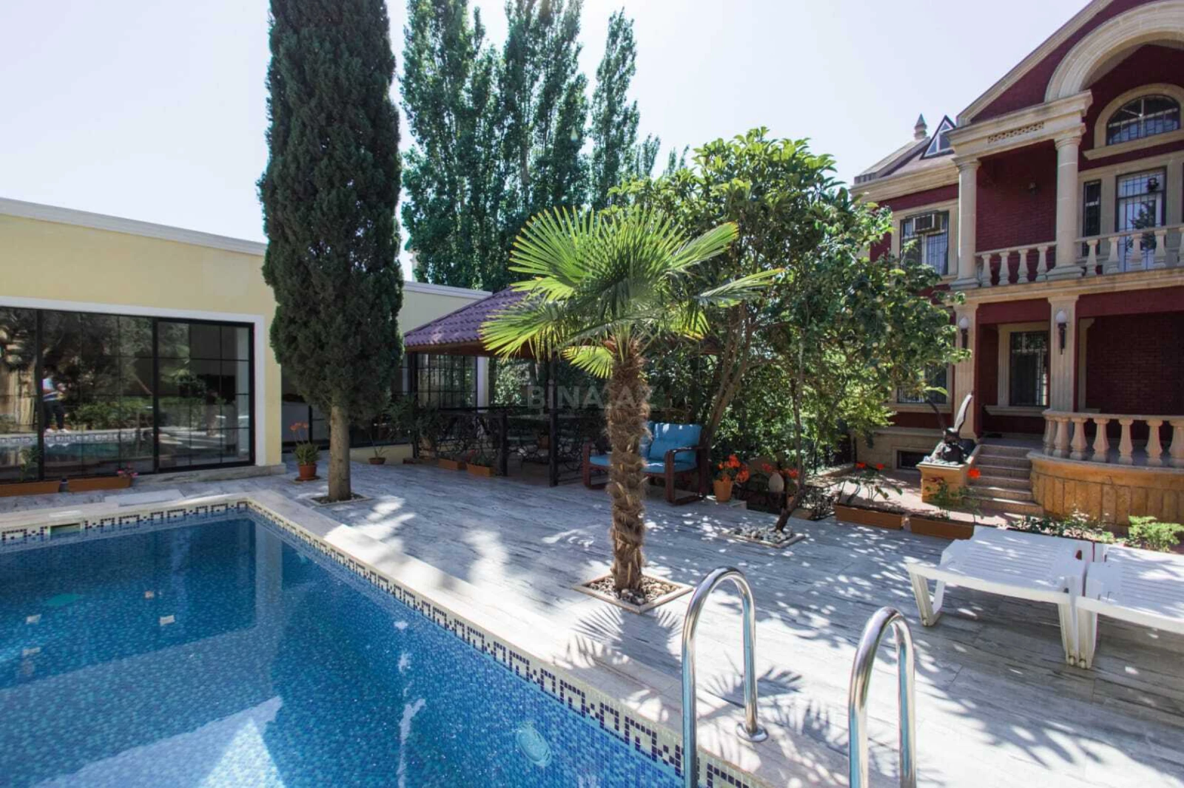 Satılır 7 otaqlı həyət evi 355 m²