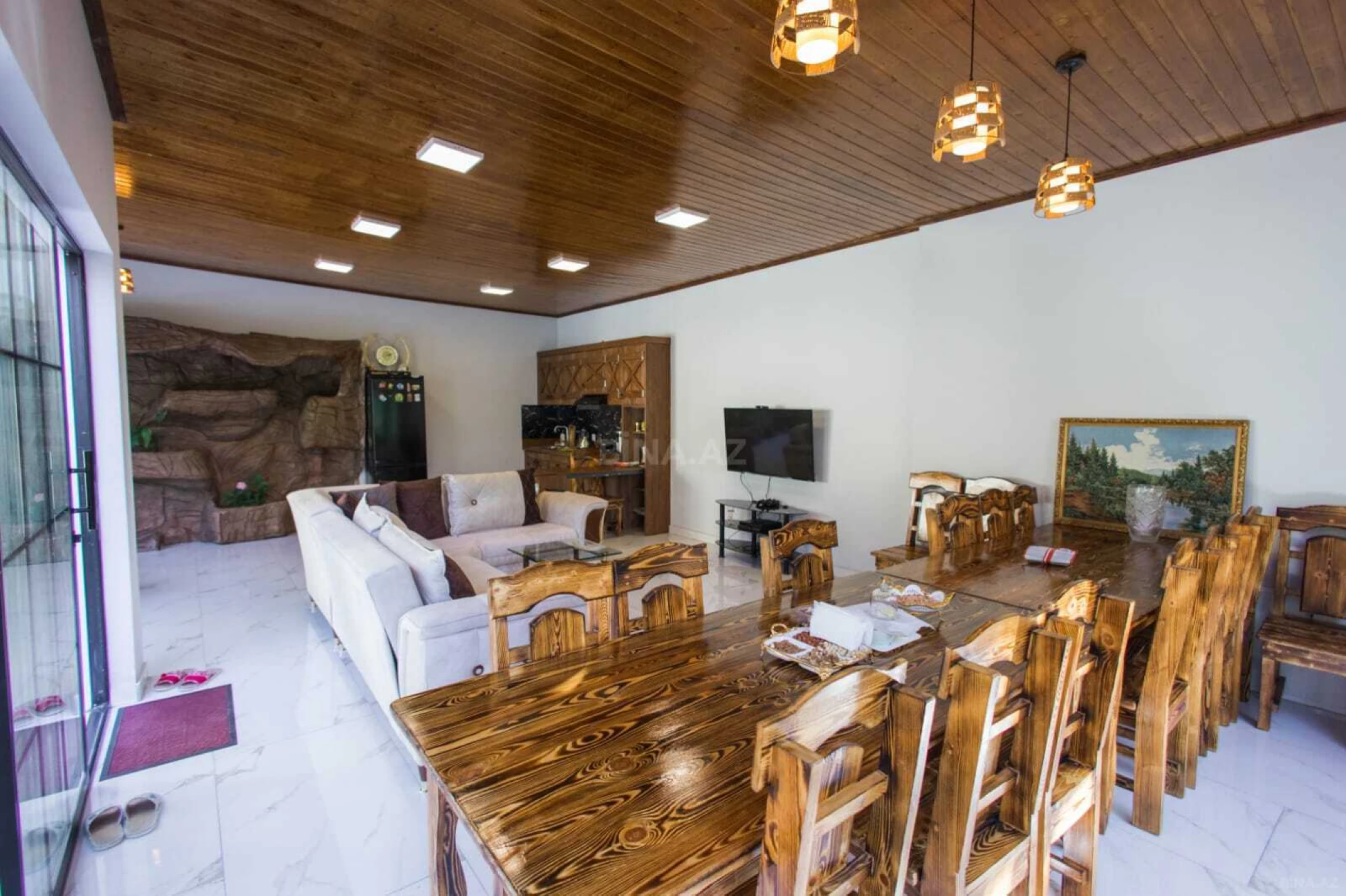 Satılır 7 otaqlı həyət evi 355 m²