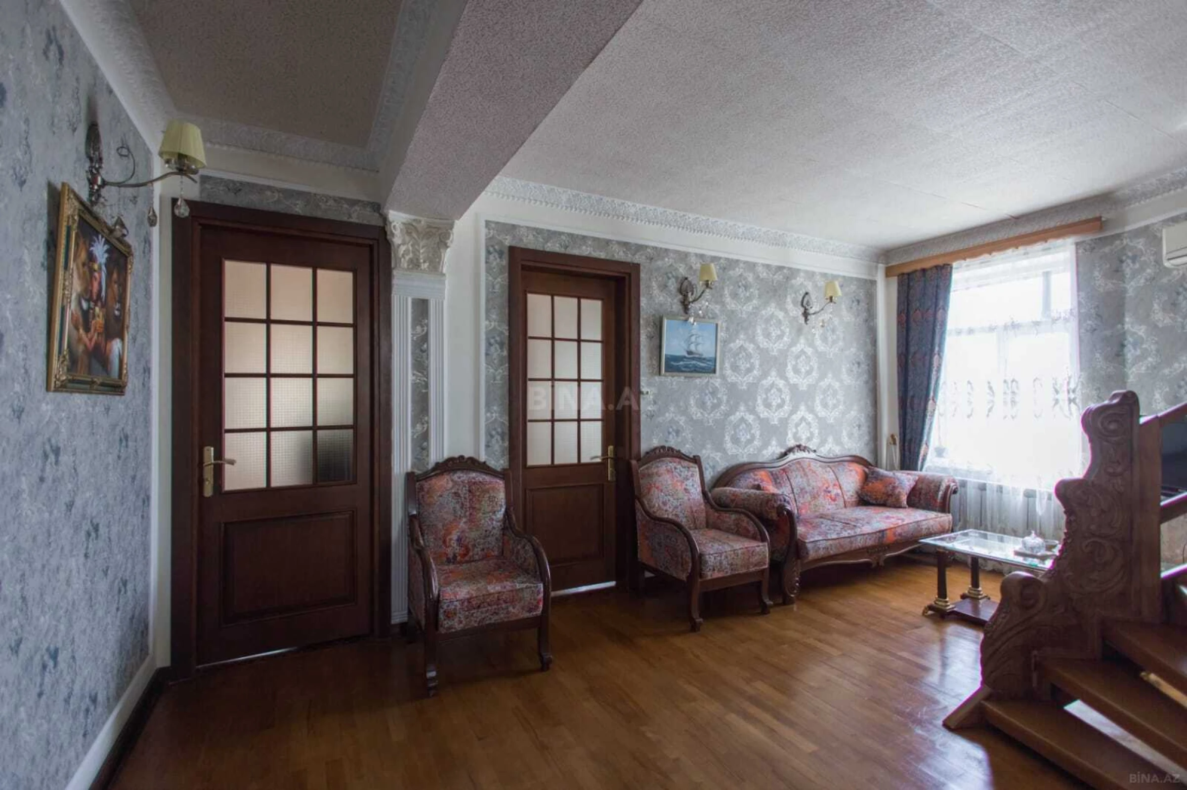Satılır 7 otaqlı həyət evi 355 m²