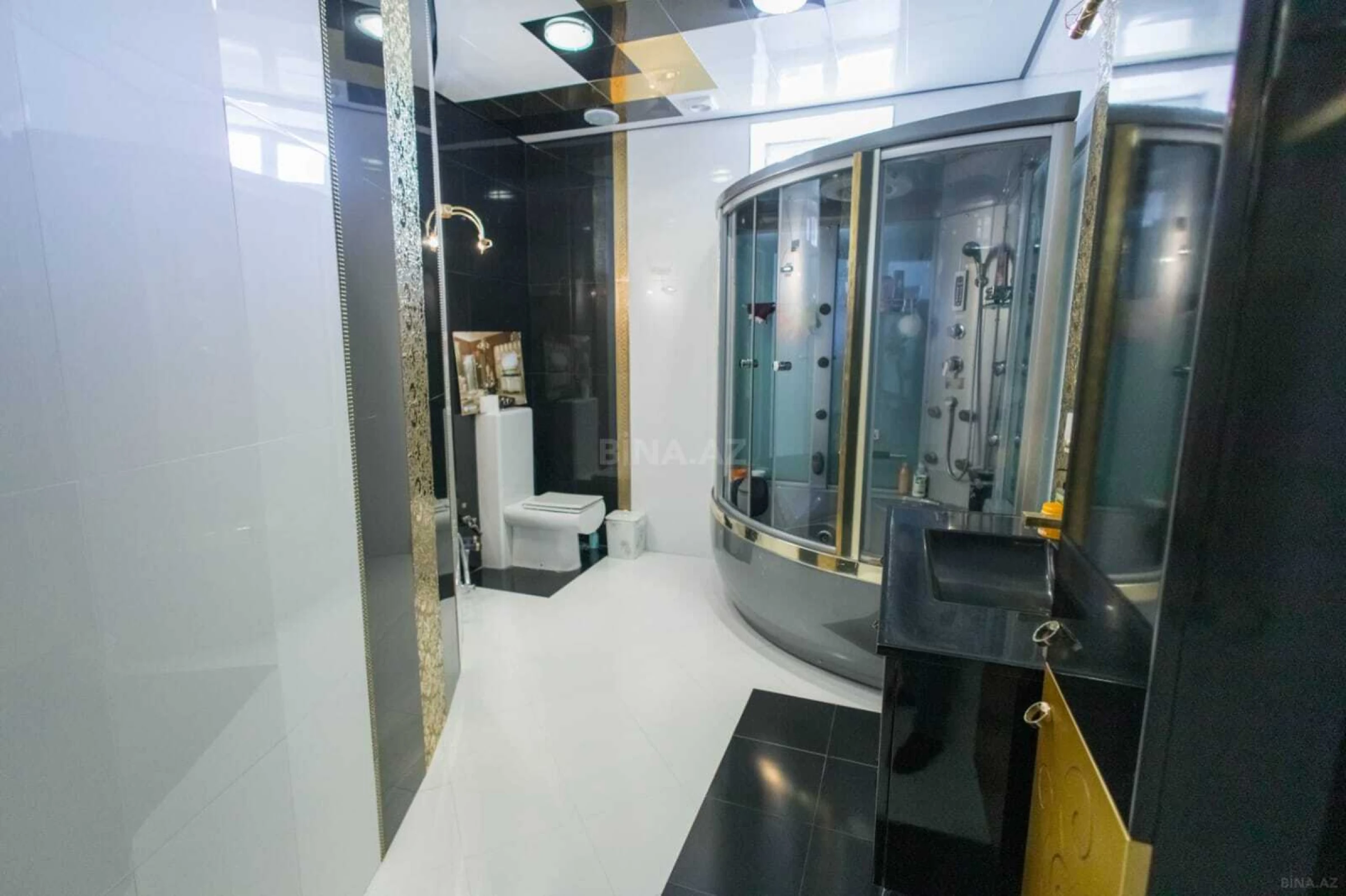 Satılır 7 otaqlı həyət evi 355 m²