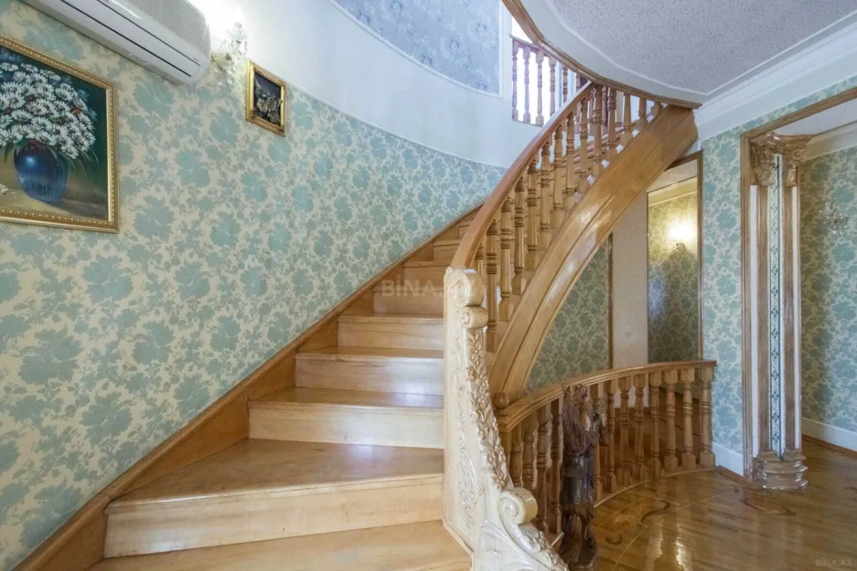 Satılır 7 otaqlı həyət evi 355 m²