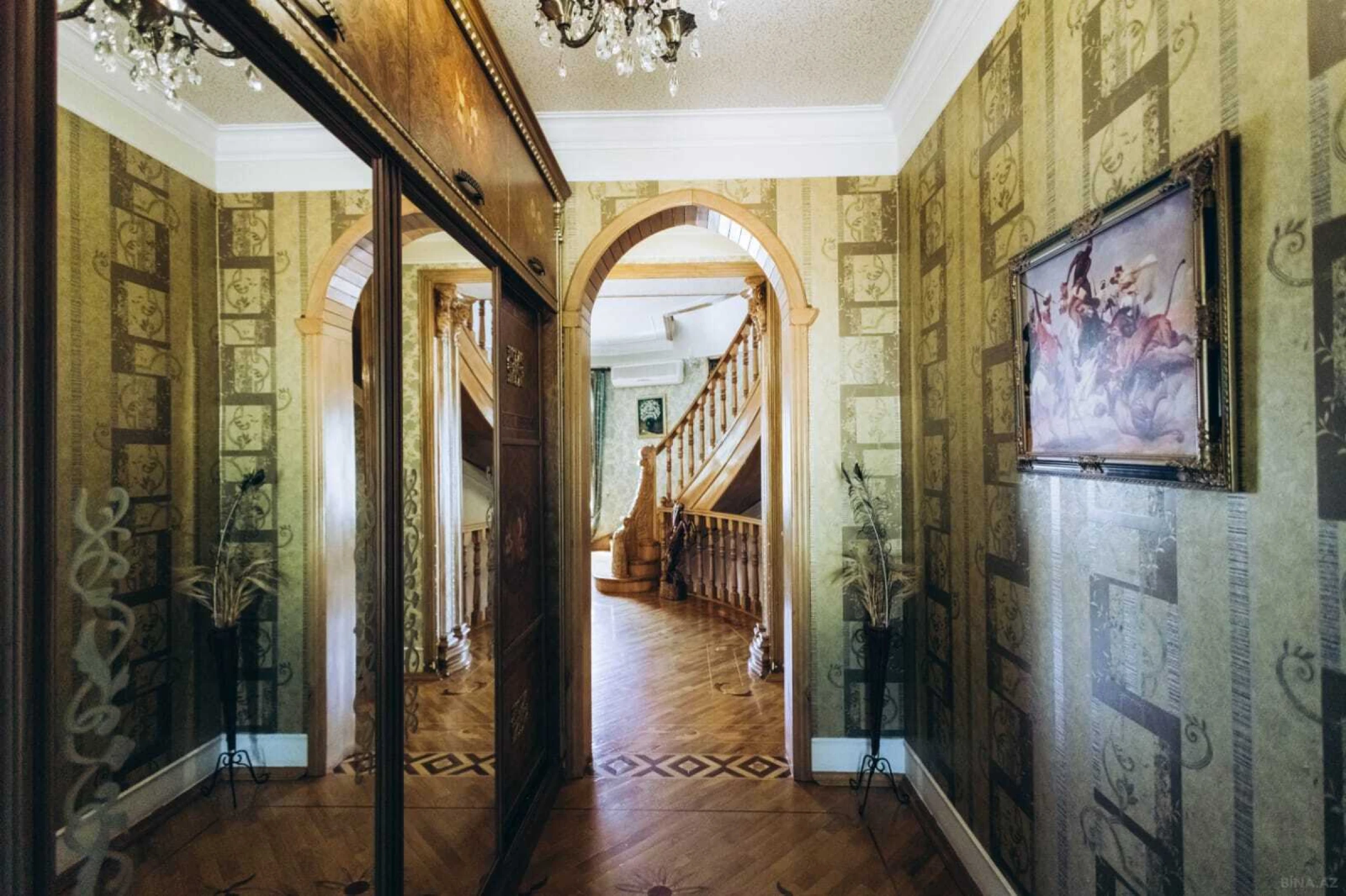 Satılır 7 otaqlı həyət evi 355 m²