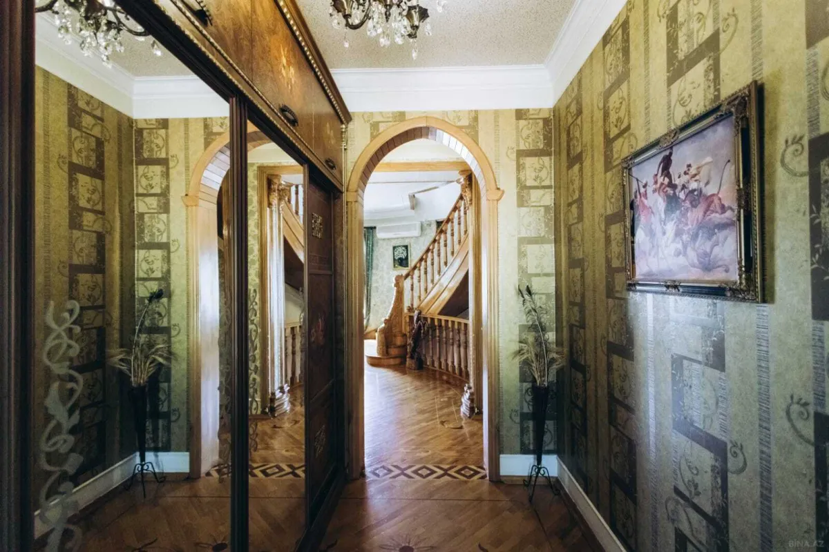 Satılır 7 otaqlı həyət evi 355 m²