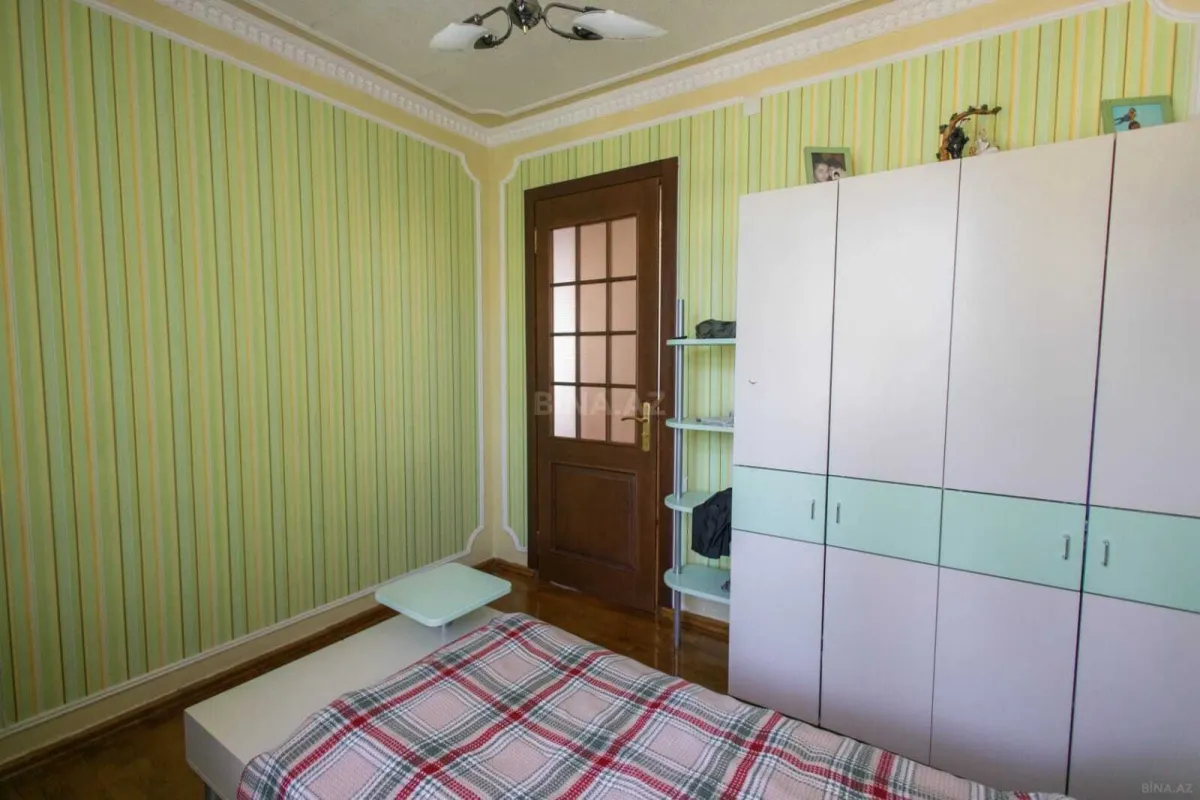 Satılır 7 otaqlı həyət evi 355 m²