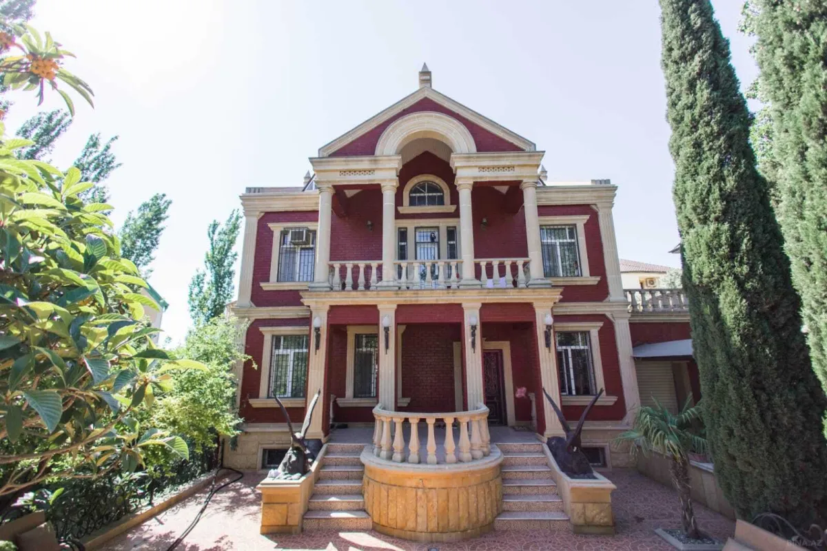 Satılır 7 otaqlı həyət evi 355 m²