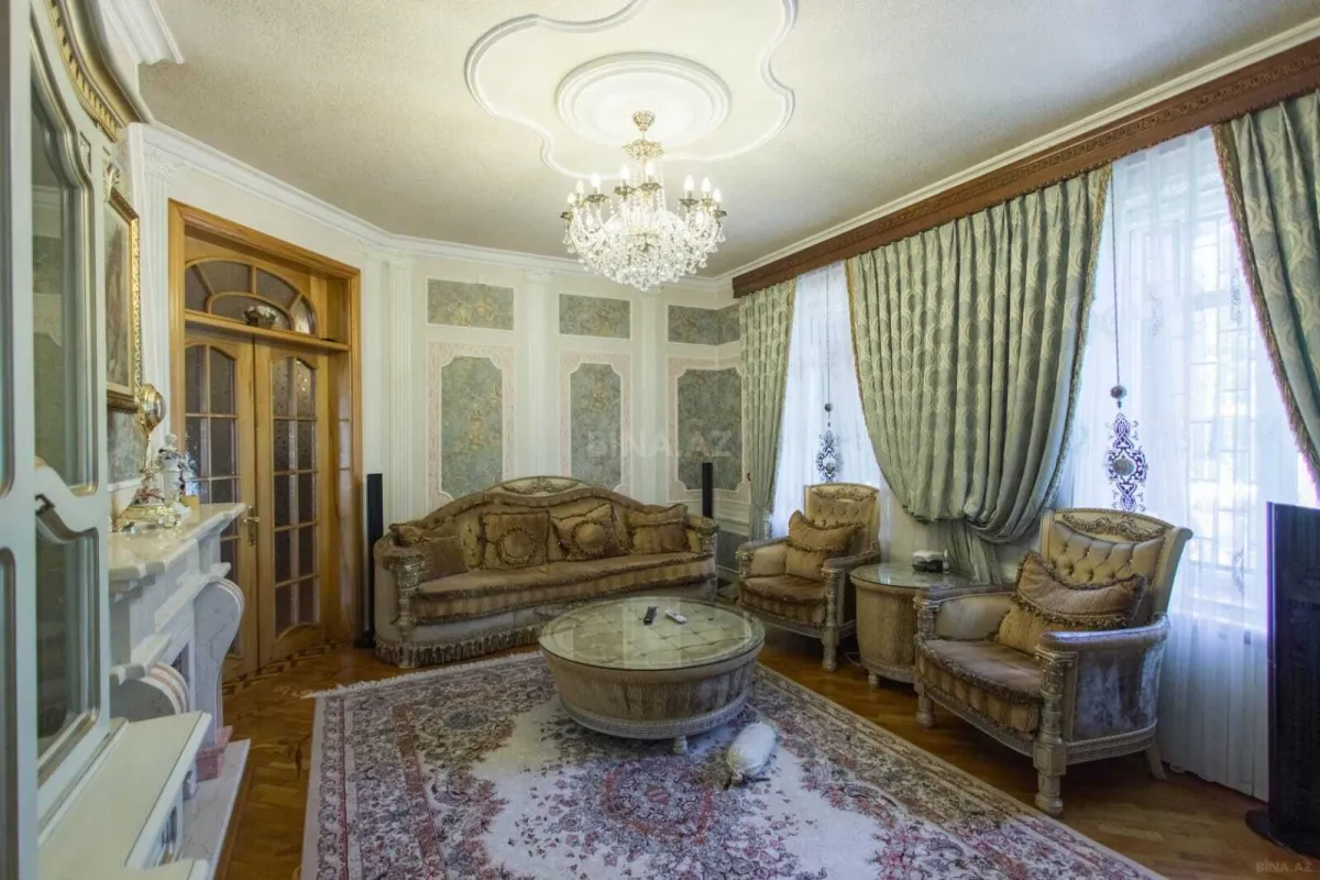 Satılır 7 otaqlı həyət evi 355 m²