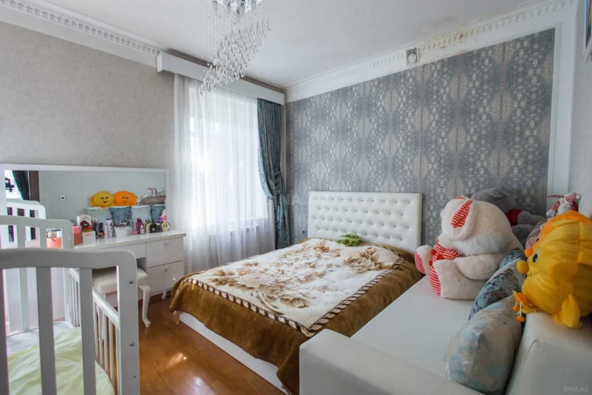 Satılır 7 otaqlı həyət evi 355 m²