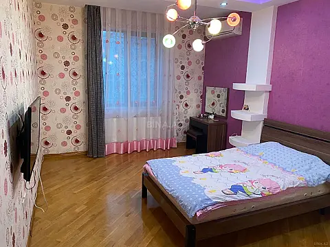 Kirayə verilir 9 otaqlı həyət evi 450 m²