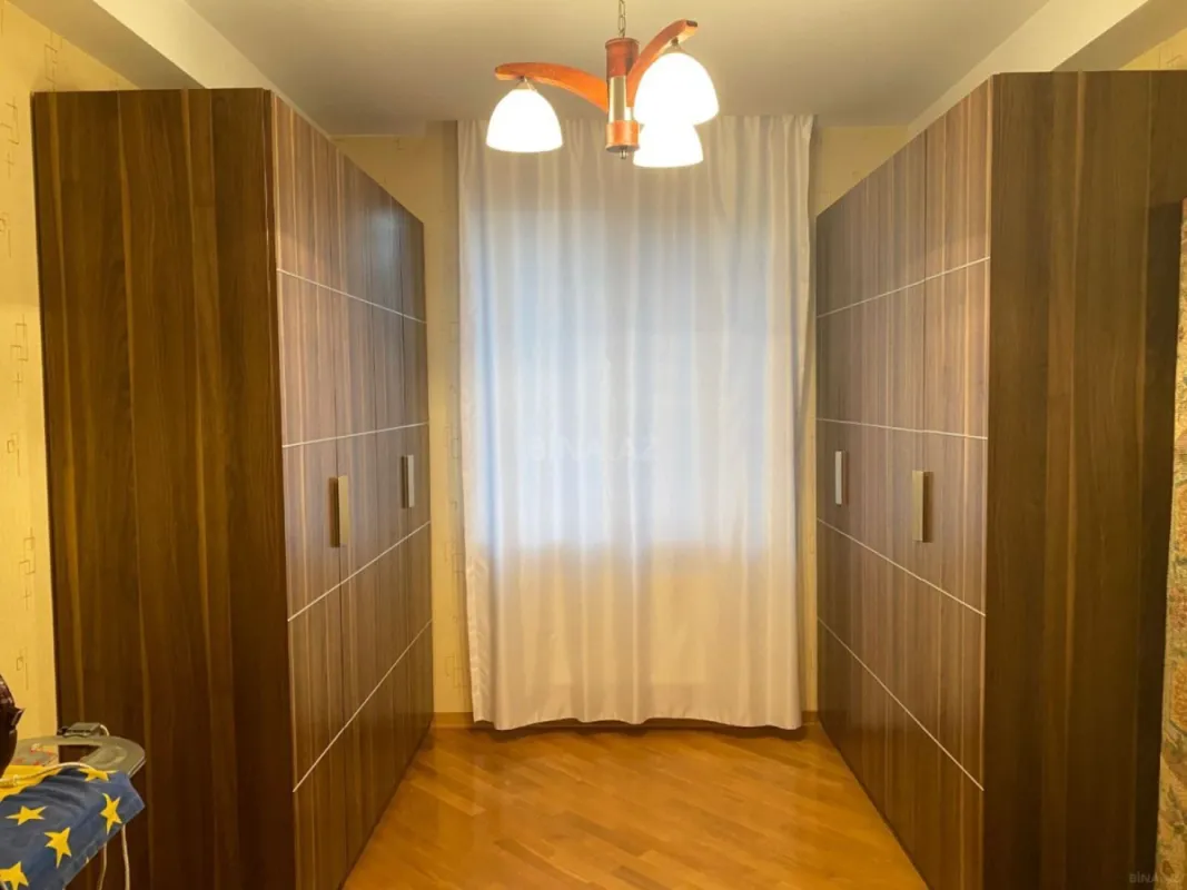 Kirayə verilir 9 otaqlı həyət evi 450 m²
