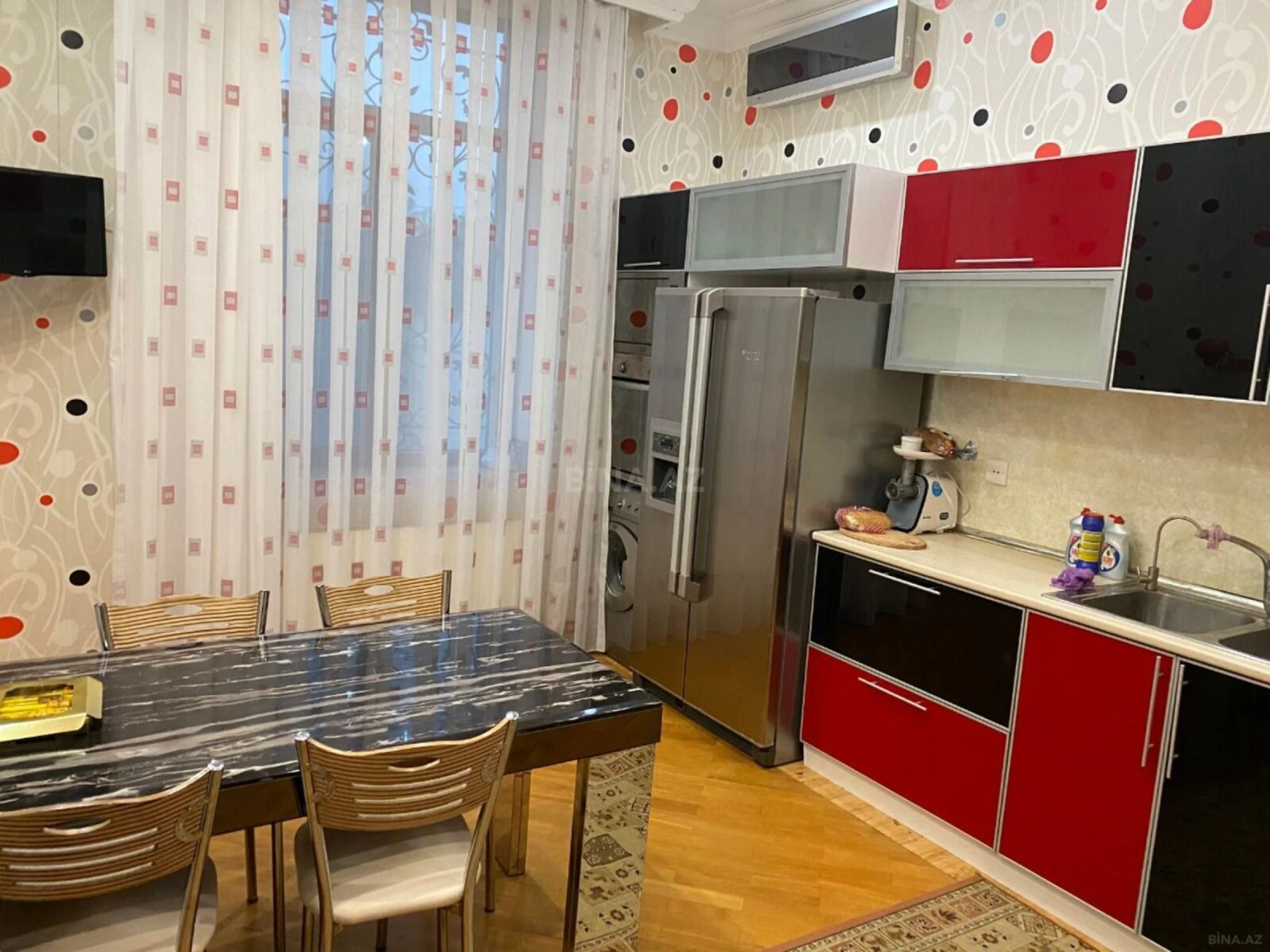 Kirayə verilir 9 otaqlı həyət evi 450 m²