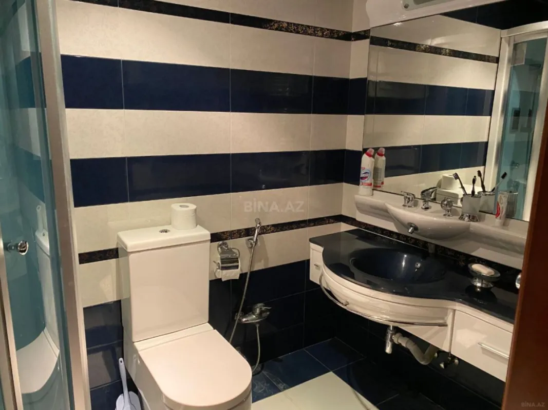 Kirayə verilir 9 otaqlı həyət evi 450 m²