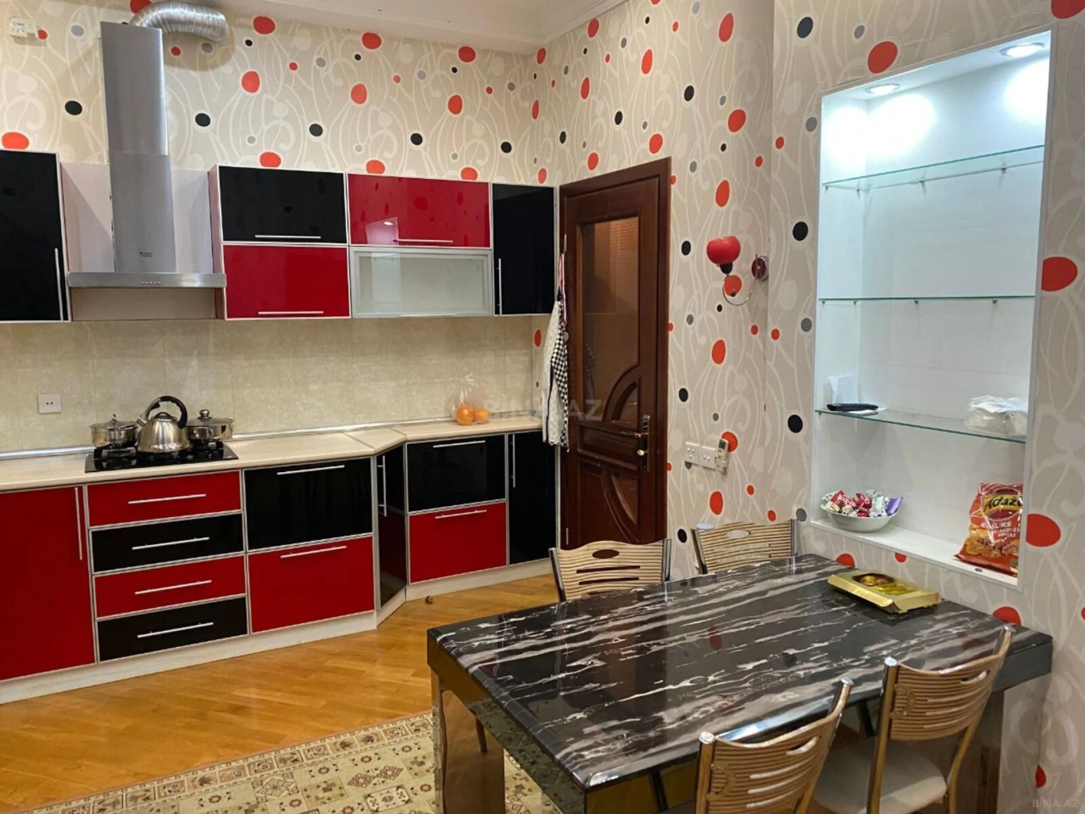 Kirayə verilir 9 otaqlı həyət evi 450 m²