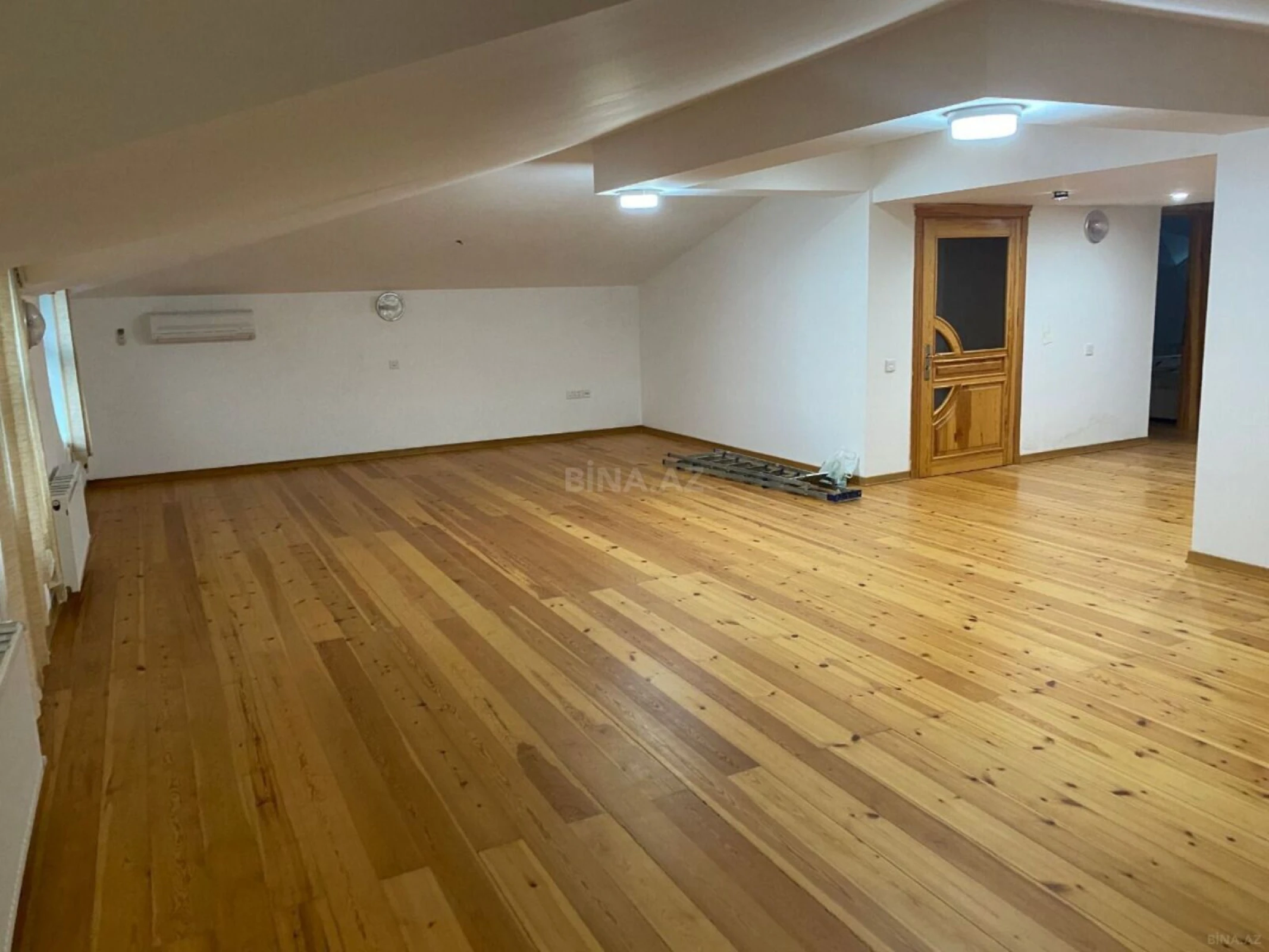 Kirayə verilir 9 otaqlı həyət evi 450 m²