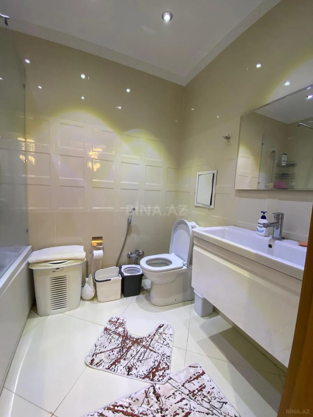 Satılır 2 otaqlı mənzil 113 m²