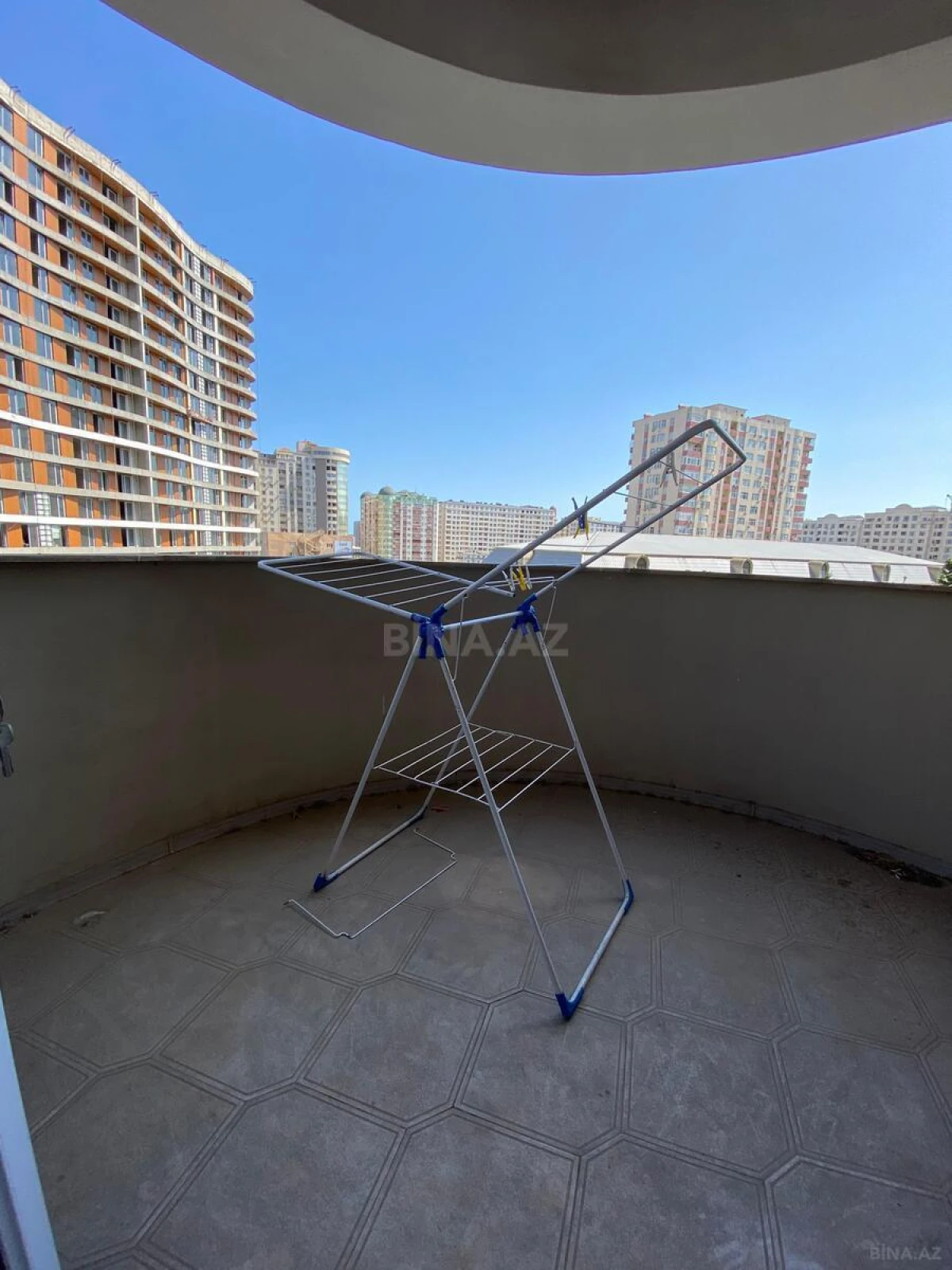 Satılır 2 otaqlı mənzil 113 m²