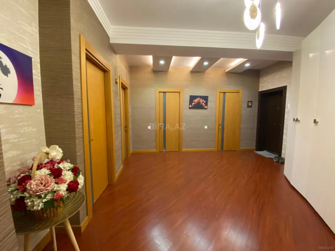 Satılır 2 otaqlı mənzil 113 m²