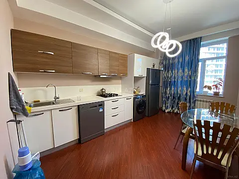 Satılır 2 otaqlı mənzil 113 m²
