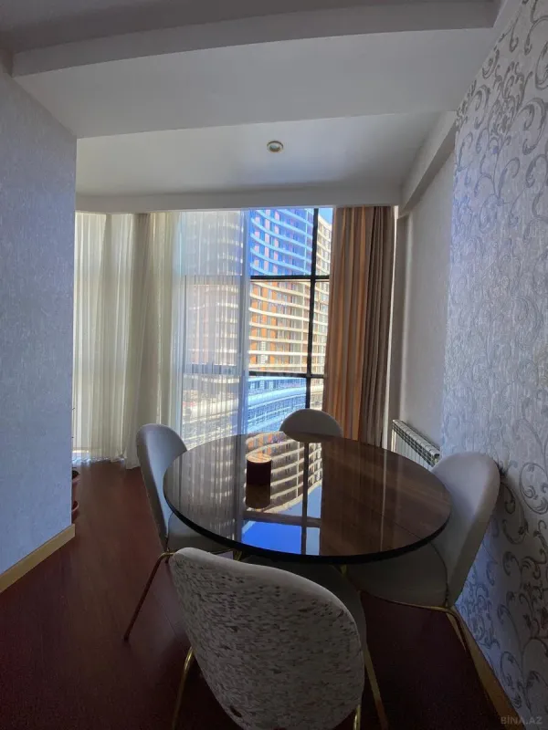 Satılır 2 otaqlı mənzil 113 m²