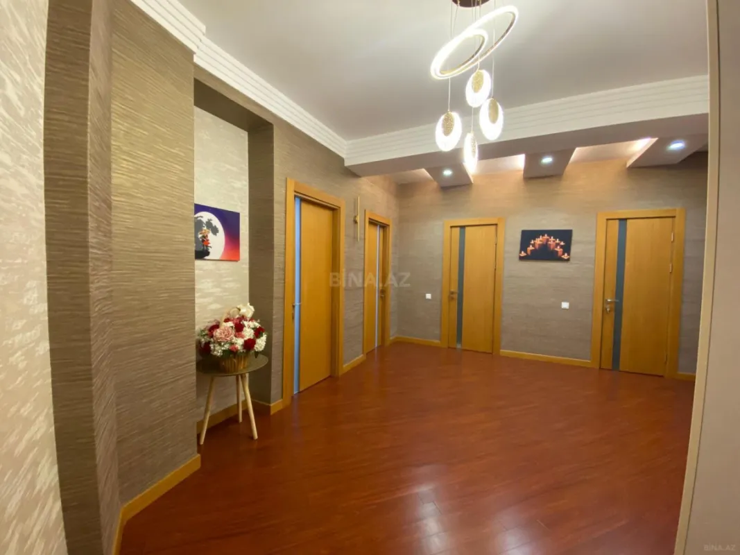 Satılır 2 otaqlı mənzil 113 m²