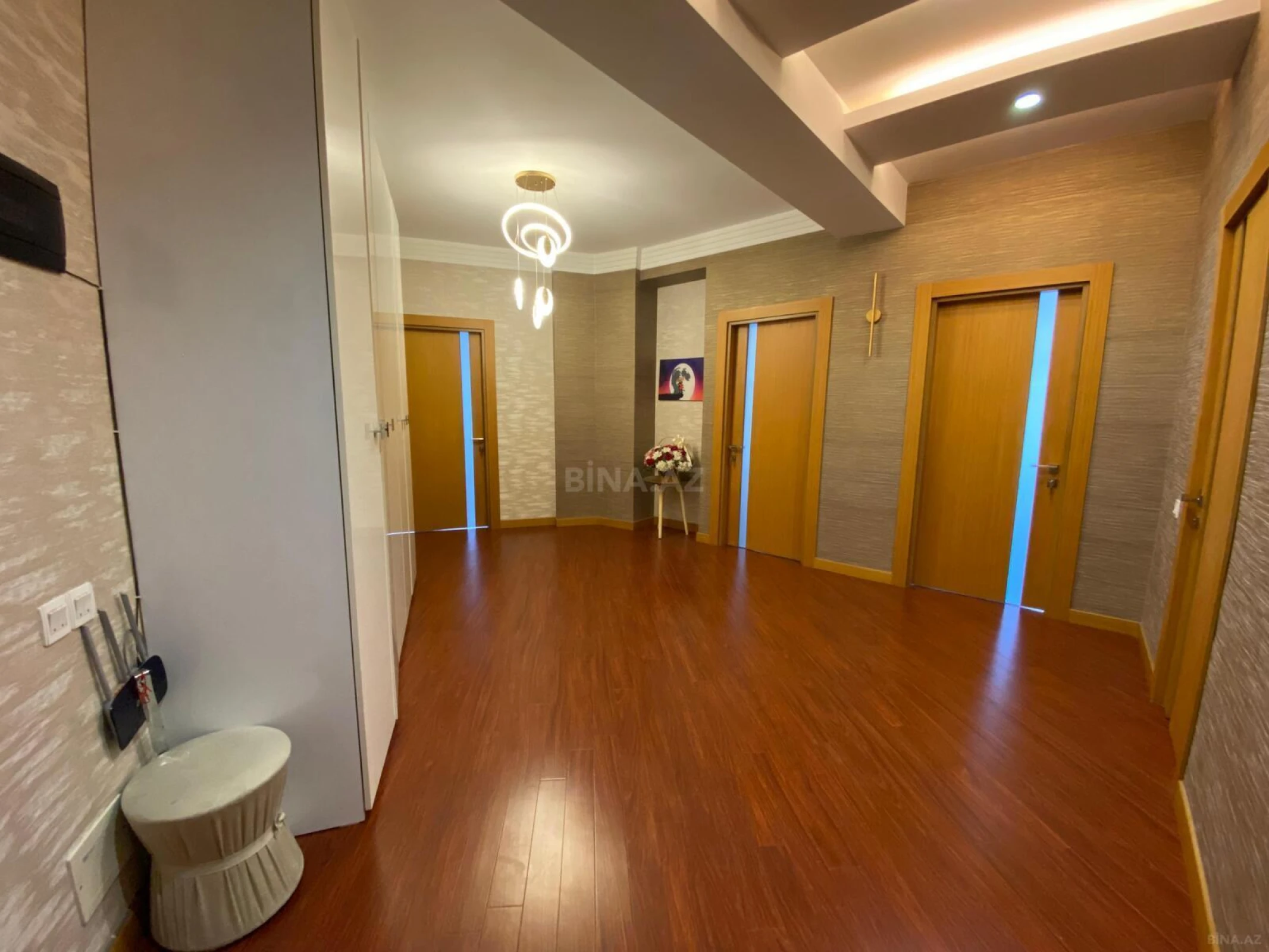 Satılır 2 otaqlı mənzil 113 m²