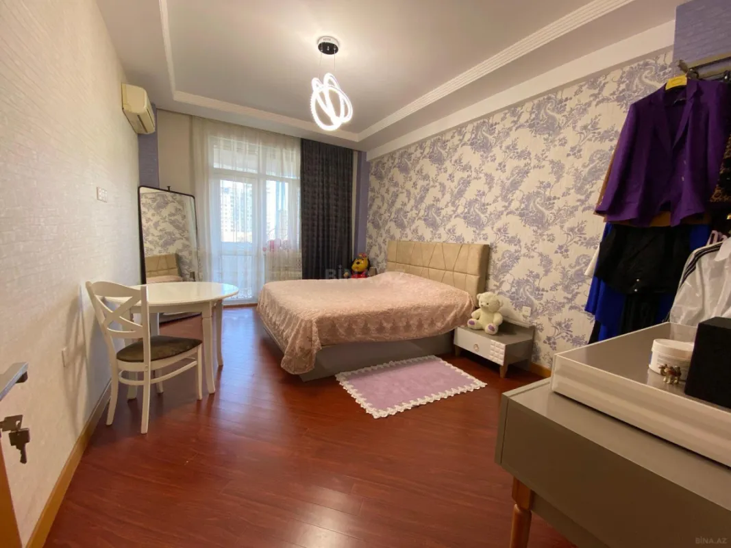 Satılır 2 otaqlı mənzil 113 m²