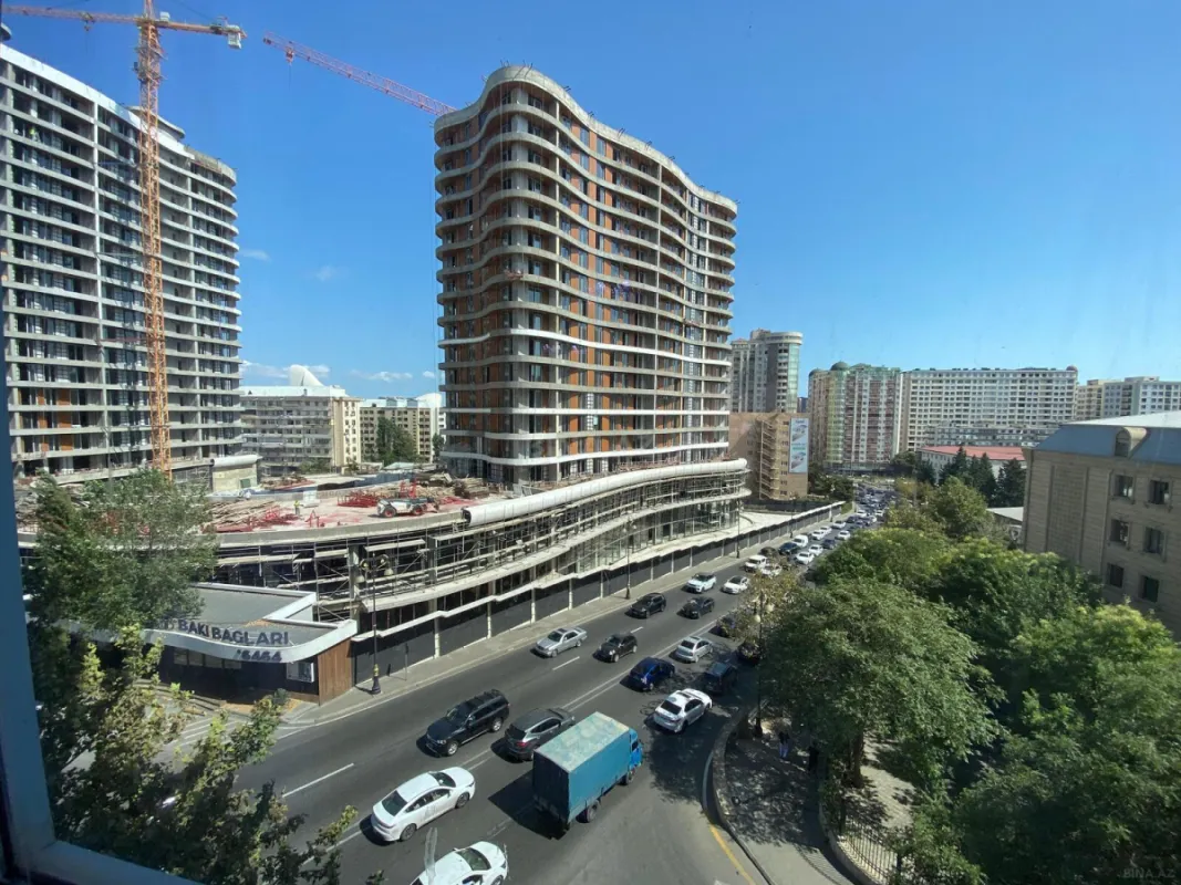 Satılır 2 otaqlı mənzil 113 m²