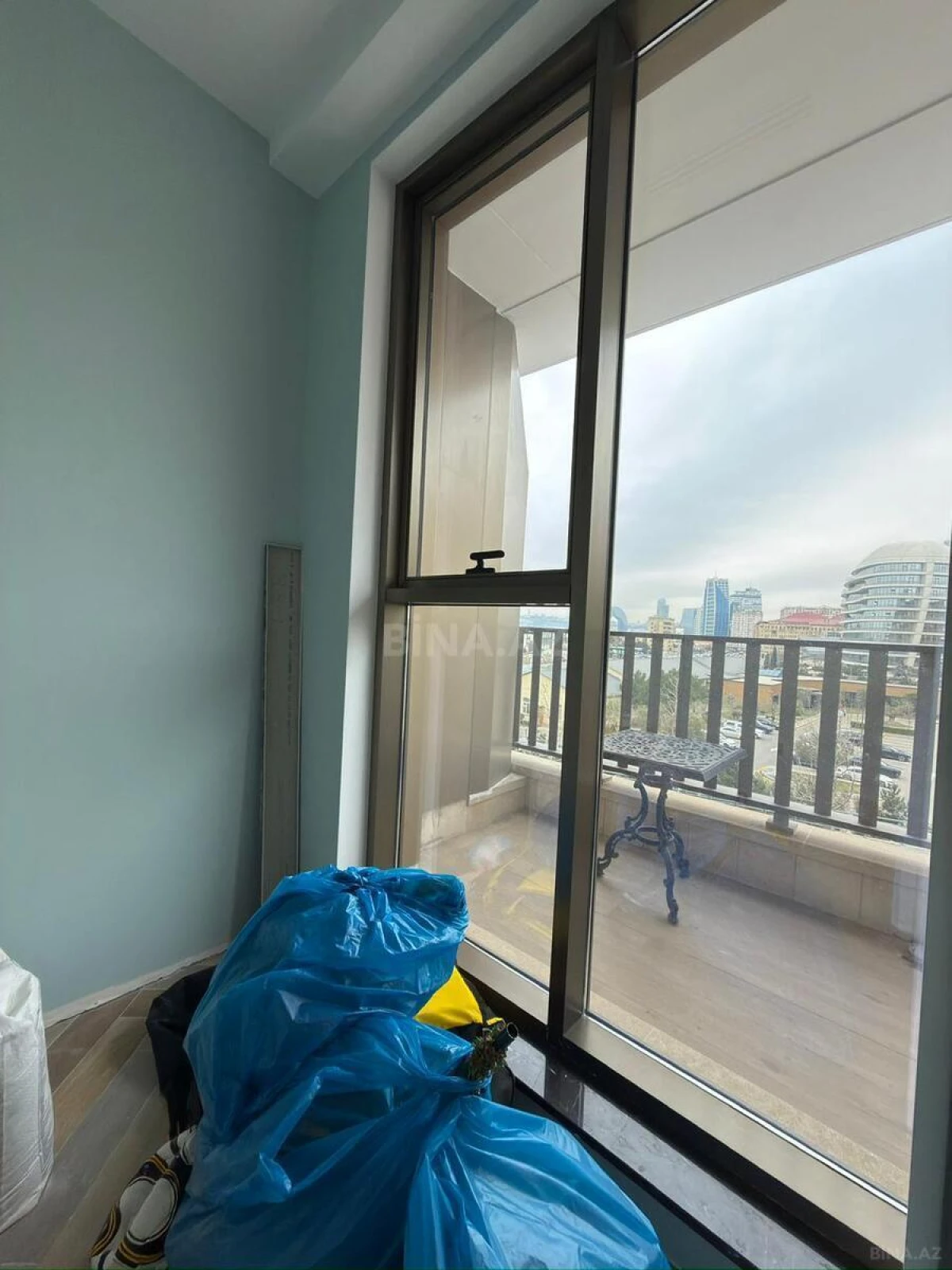 Satılır 2 otaqlı mənzil 75 m²