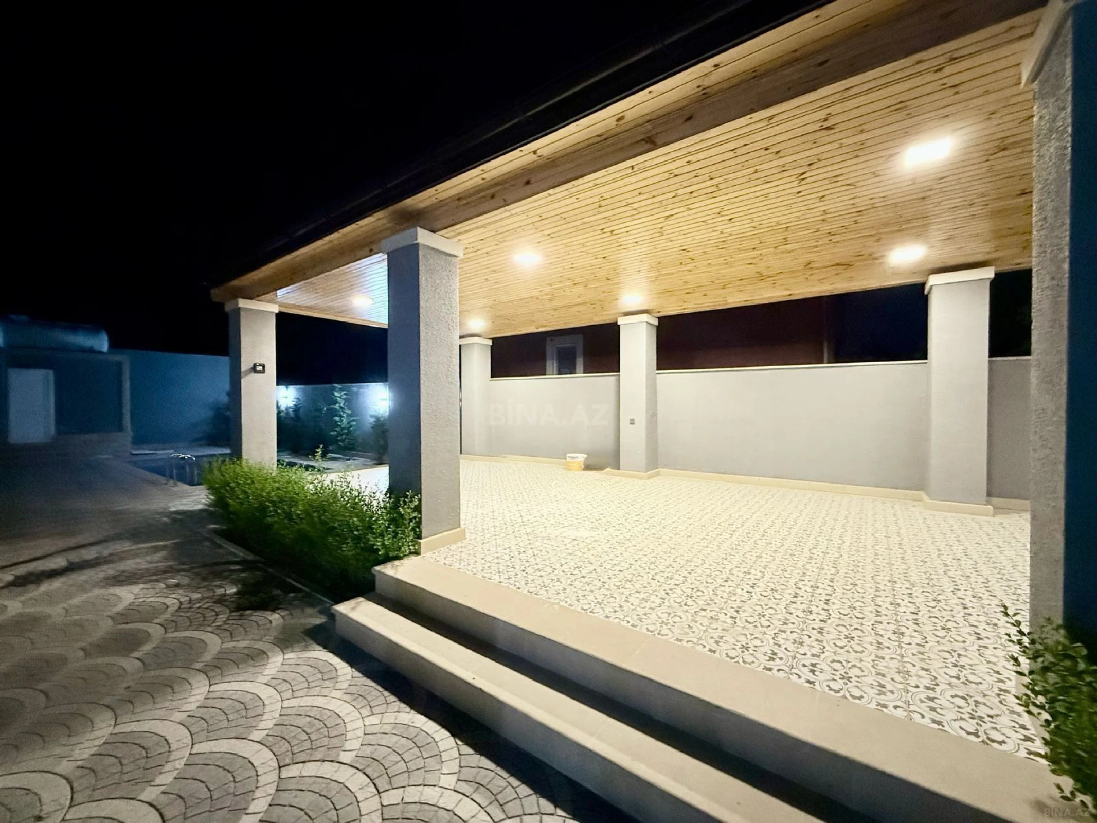 Satılır 6 otaqlı həyət evi 240 m²