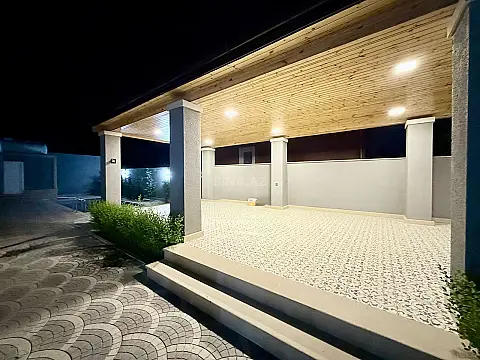 Satılır 6 otaqlı həyət evi 240 m²