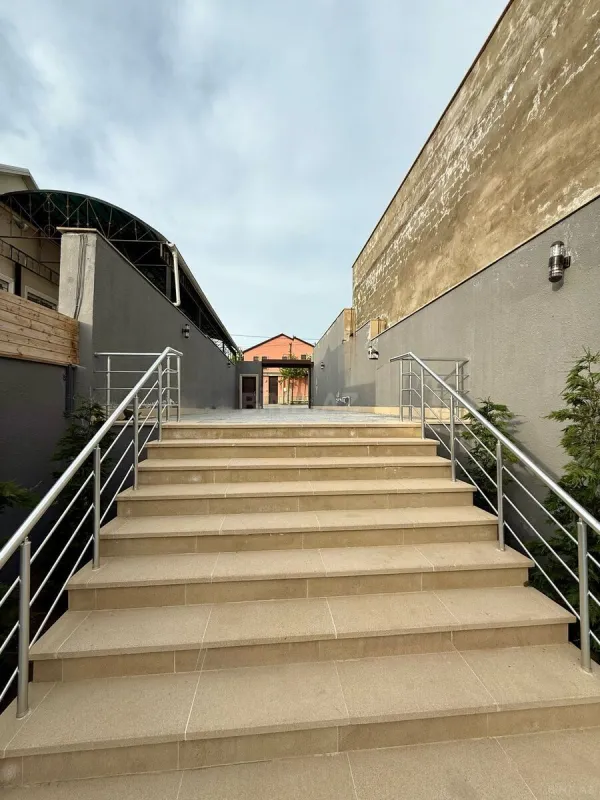 Satılır 6 otaqlı həyət evi 240 m²