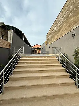 Satılır 6 otaqlı həyət evi 240 m²