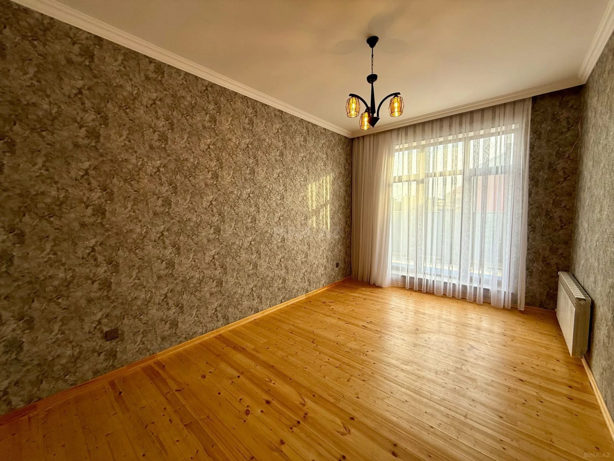 Satılır 6 otaqlı həyət evi 240 m²