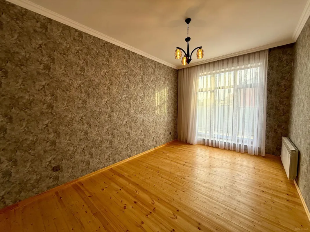 Satılır 6 otaqlı həyət evi 240 m²