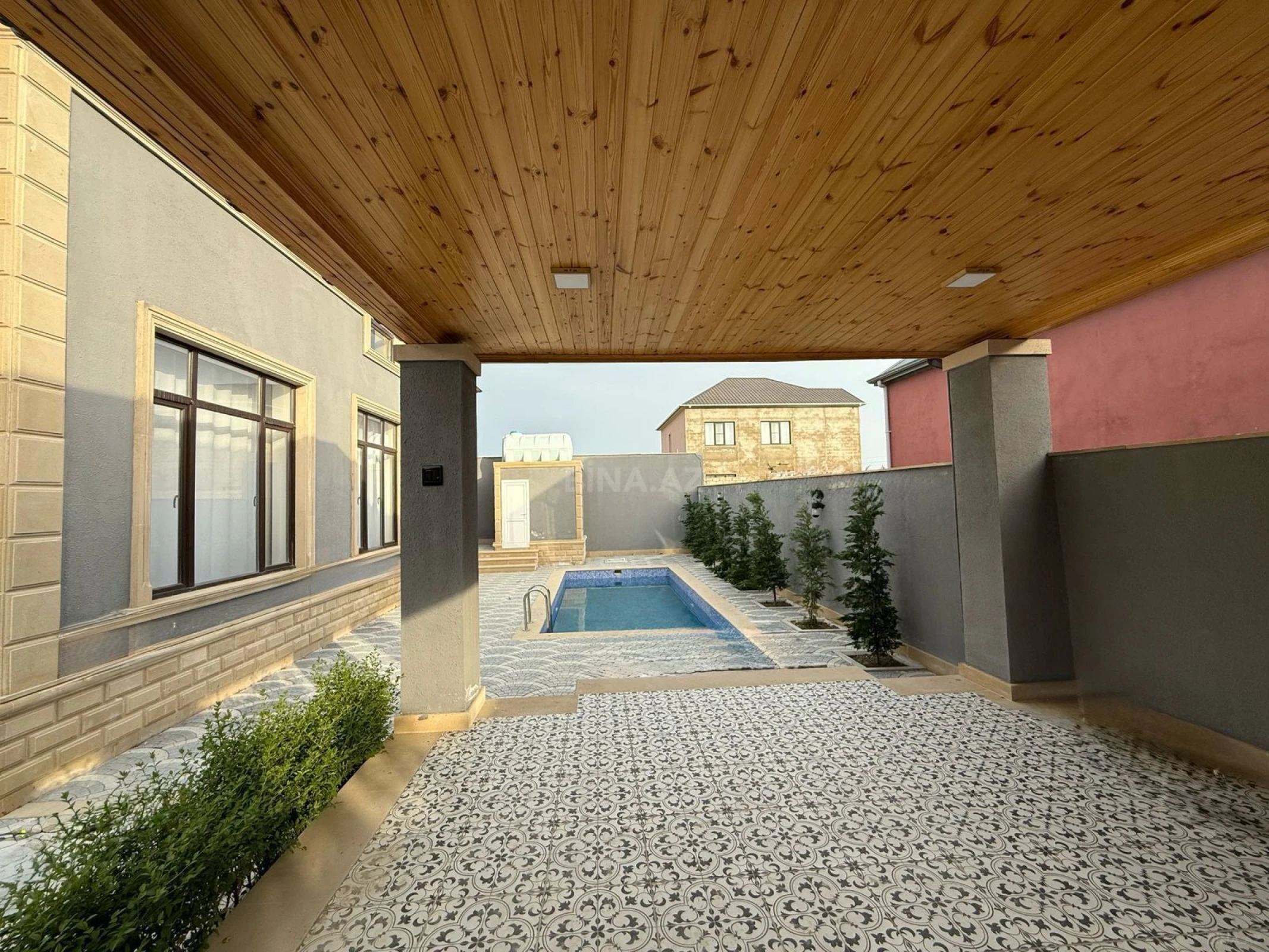 Satılır 6 otaqlı həyət evi 240 m²