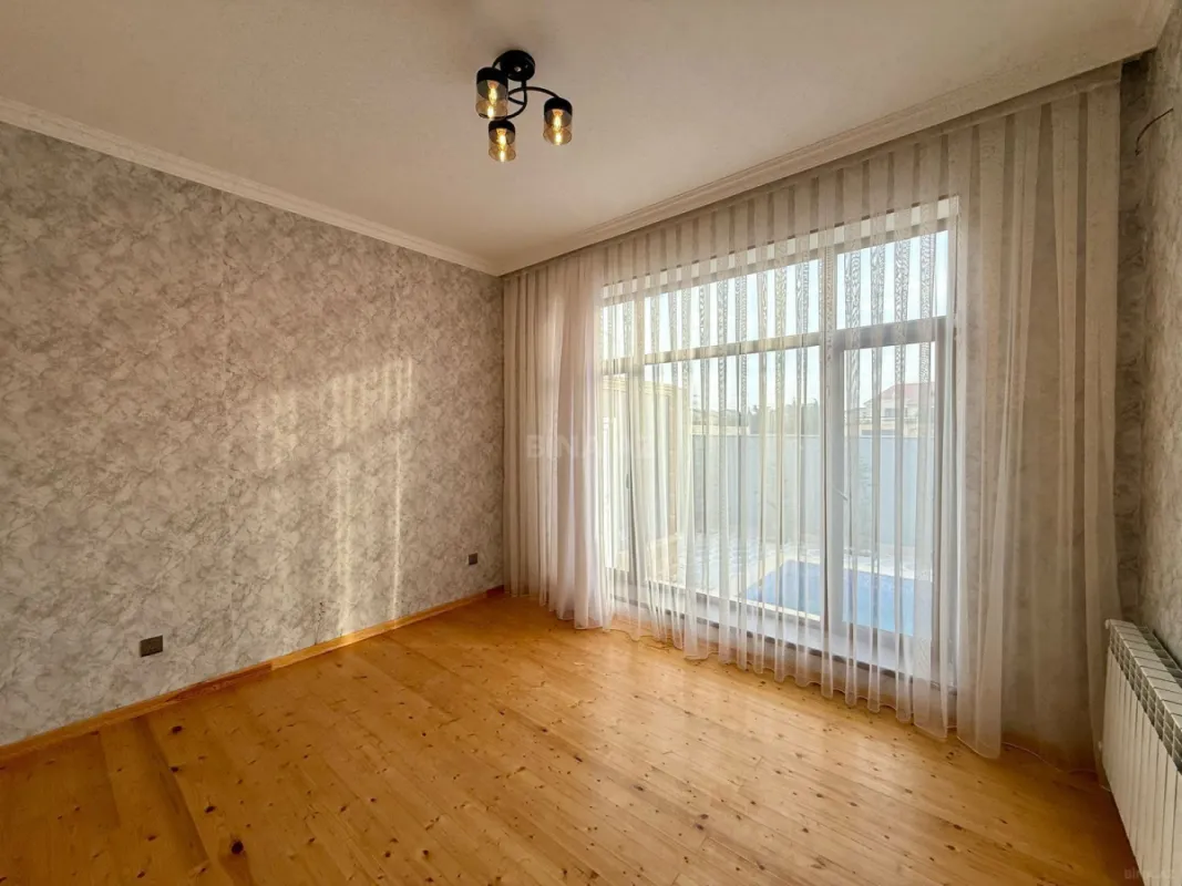 Satılır 6 otaqlı həyət evi 240 m²