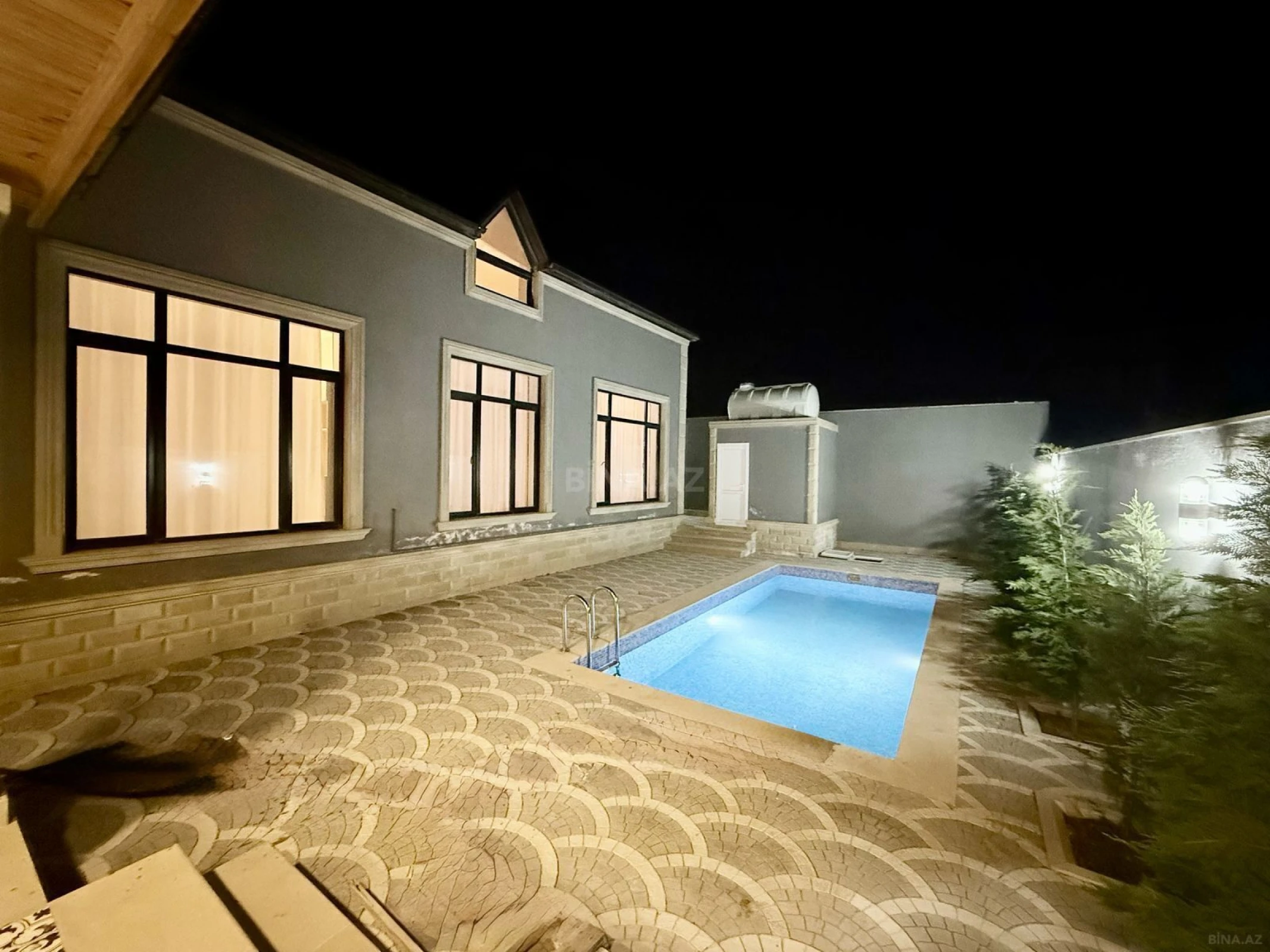Satılır 6 otaqlı həyət evi 240 m²