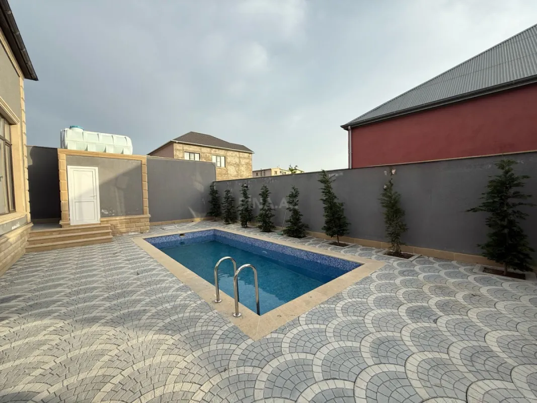 Satılır 6 otaqlı həyət evi 240 m²