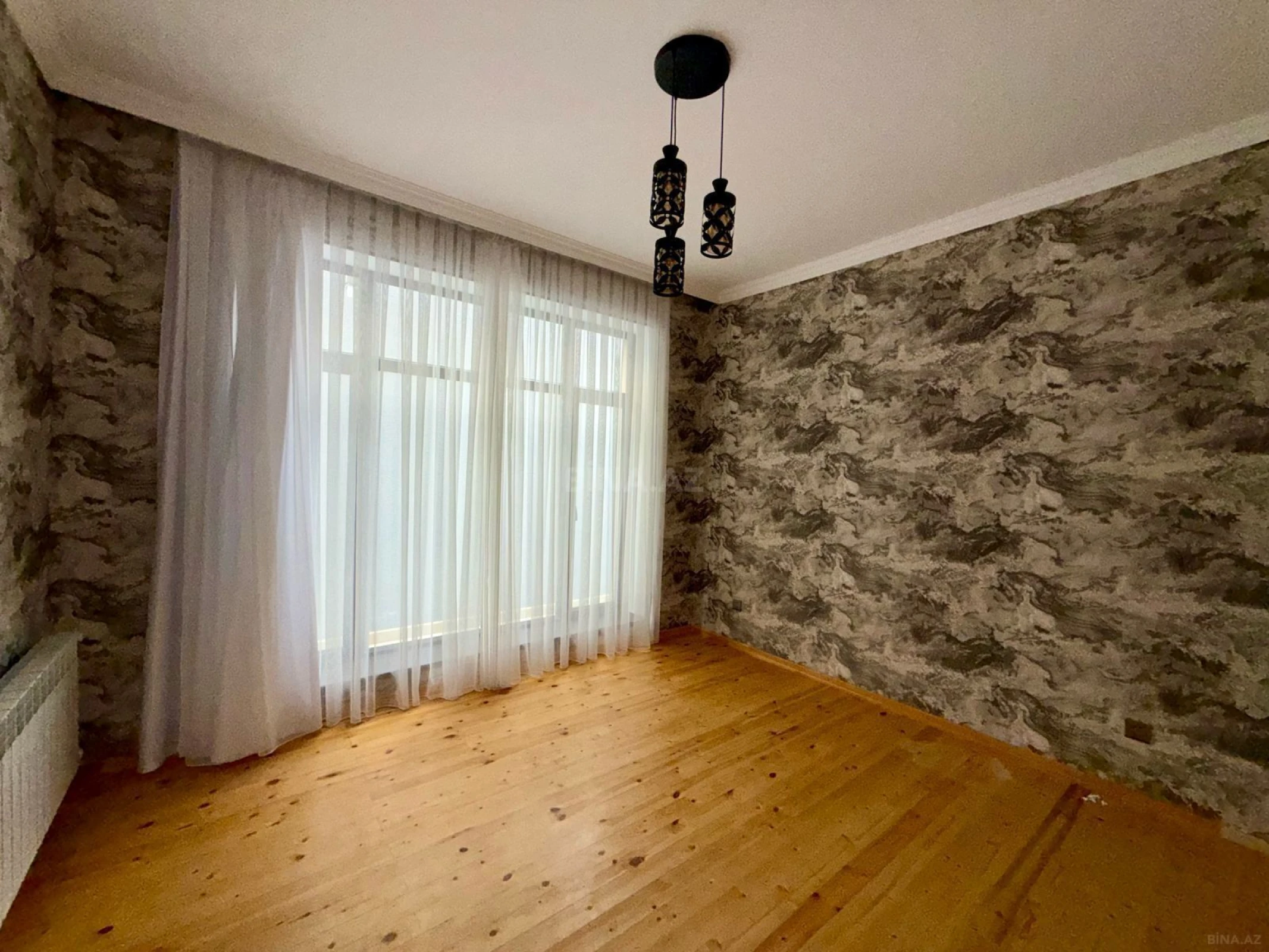 Satılır 6 otaqlı həyət evi 240 m²