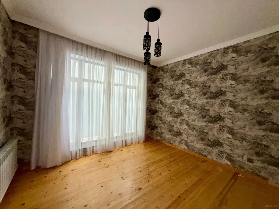 Satılır 6 otaqlı həyət evi 240 m²